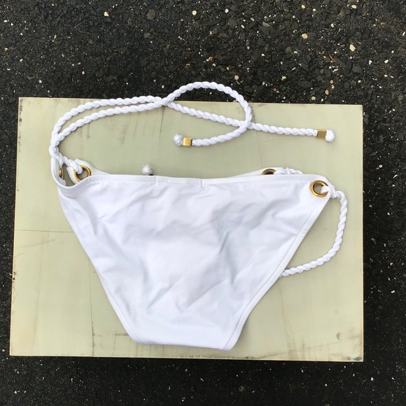 White bikini 2 tops: Butterfly jewel and button - Picture 10 of 16